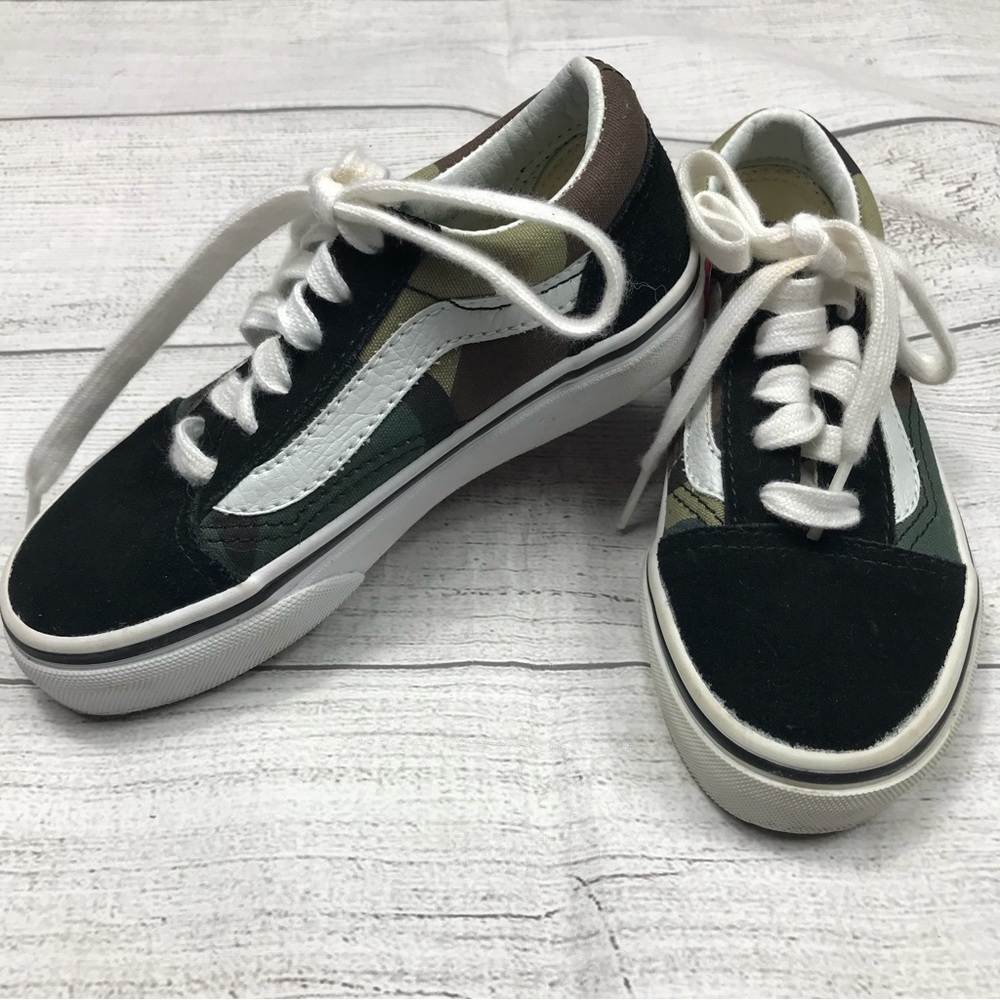 Kid’s Suede Camo Vans Size 11